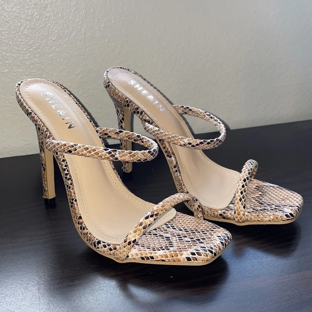 Snake print heels - Picture 2 of 5